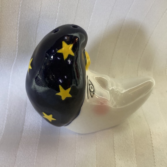 Vintage 1991 The Cow Jumped Over The Moon Salt and Pepper Shakers - Picture 9 of 13